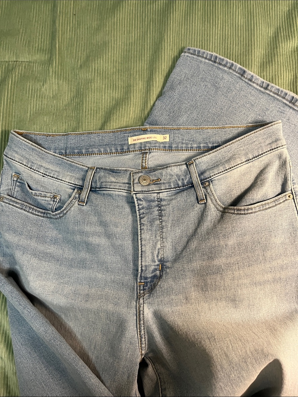 Levi's Women's 318 Shaping Wide-Leg Jeans - Picture 3 of 5